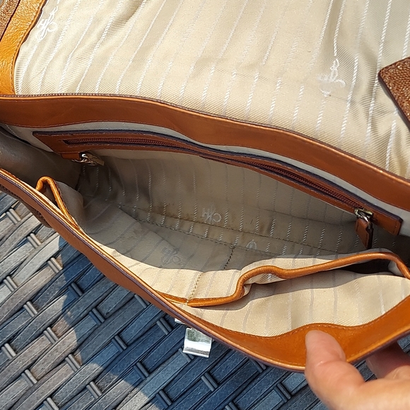 Cole Haan Shoulder bag. - Picture 8 of 12